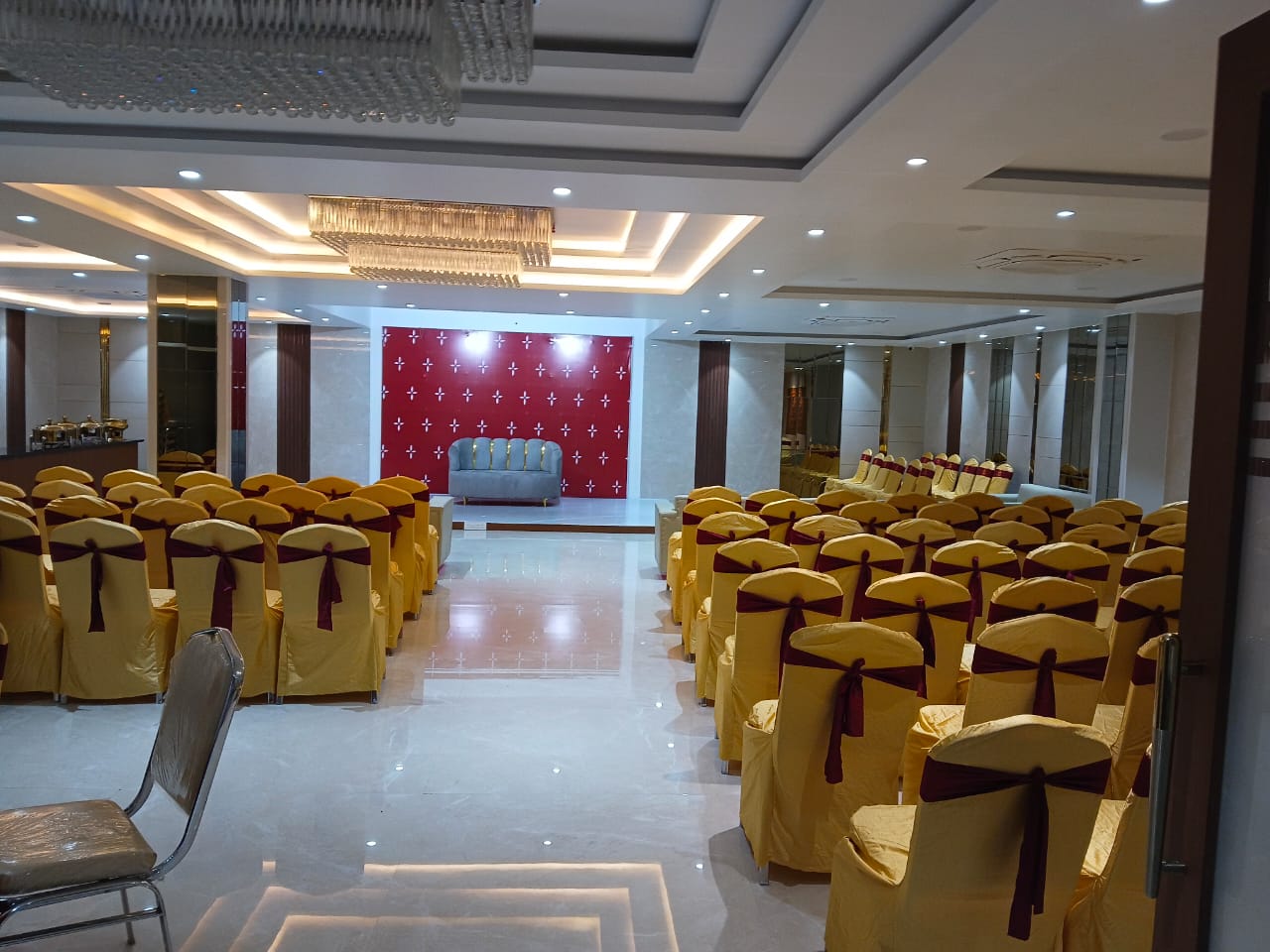 Banquet hall seating